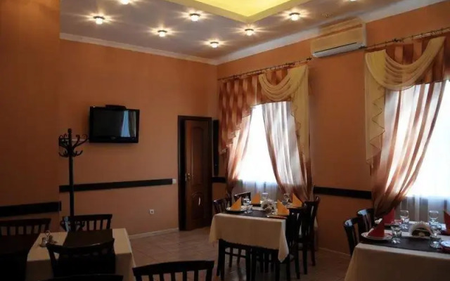 Отель «Фамп»