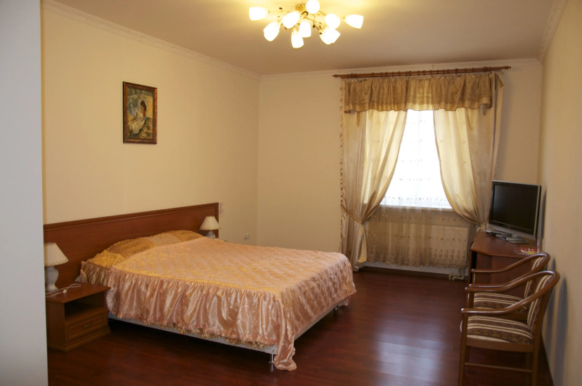 Отель «Фамп»